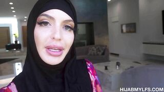 Hijab Hotwife Cheating With The Handyman - Alexa Payne