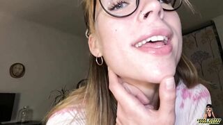 My cutie friend didn't have her parents at home so we decided to try fuck (real homevideo)