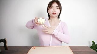 Sexy busty beauty uses air fryer to make egg tarts and glutinous rice balls