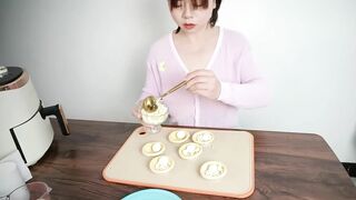 Sexy busty beauty uses air fryer to make egg tarts and glutinous rice balls