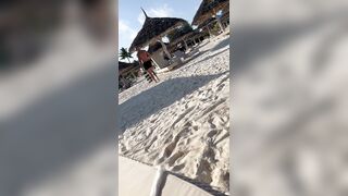 Jill Hardener Invites Stranger to her Room at a Beach Hotel, Gives a Blowjob and Fuck